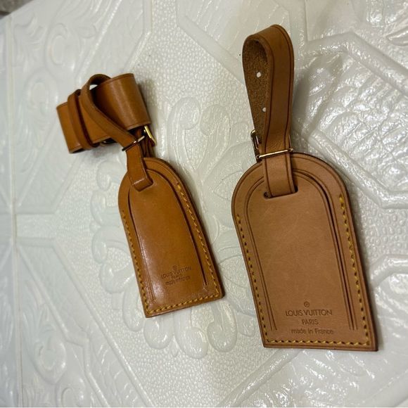 VintageโLOUIS VUITTON
Vachetta Luggage Tags w/ Keepall Strap Holders - Picture 3 of 7